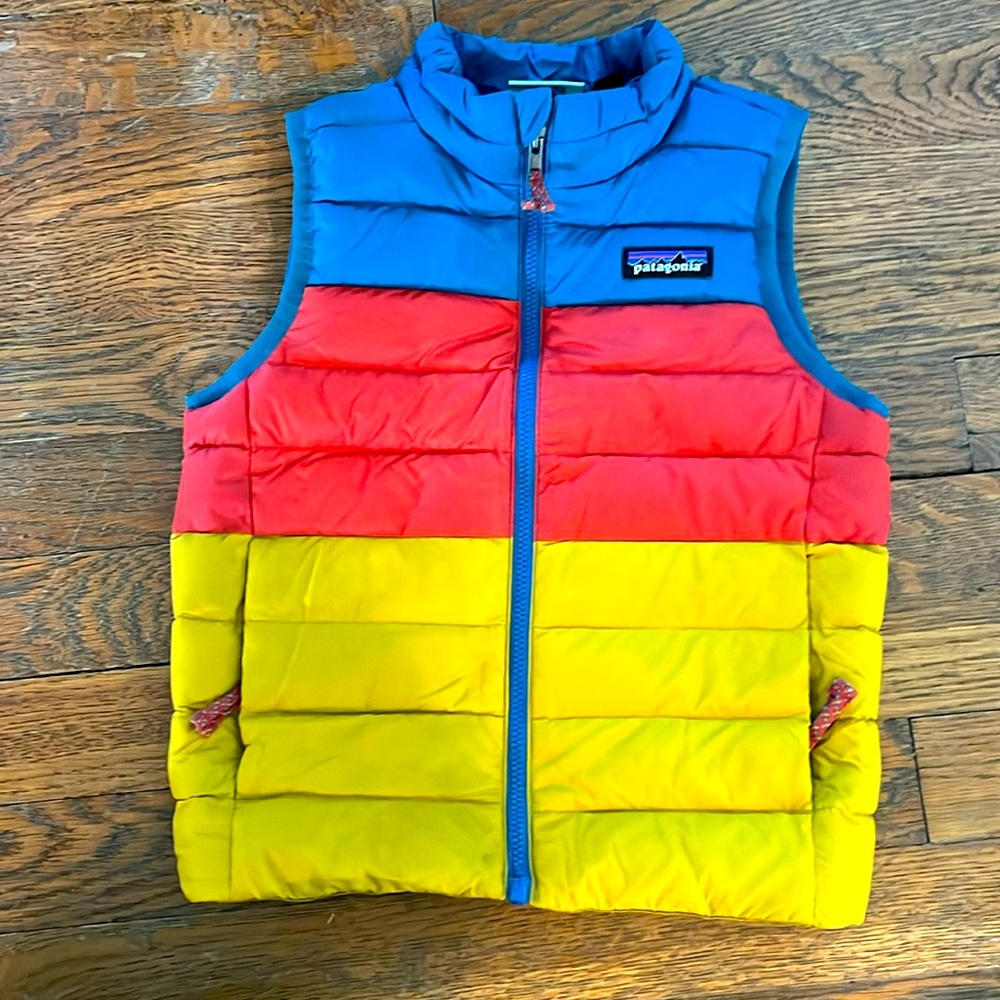 Patagonia Kids Size 4 vest.  In excellent condition.